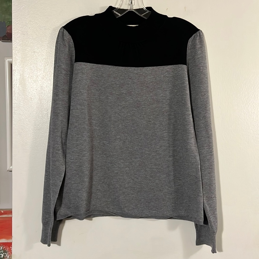 Debbie Morgan mock turtleneck black gray lightweight sweater